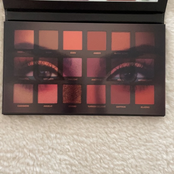 New Huda Beauty Desert Dusk Palette - Picture 4 of 11